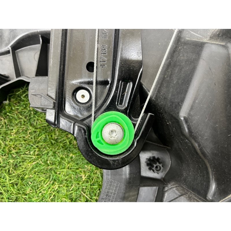 Механизм стеклоподъемника с мотором (кузов и элементы) Volkswagen Touareg FL 2015 3.6 7P6839461A