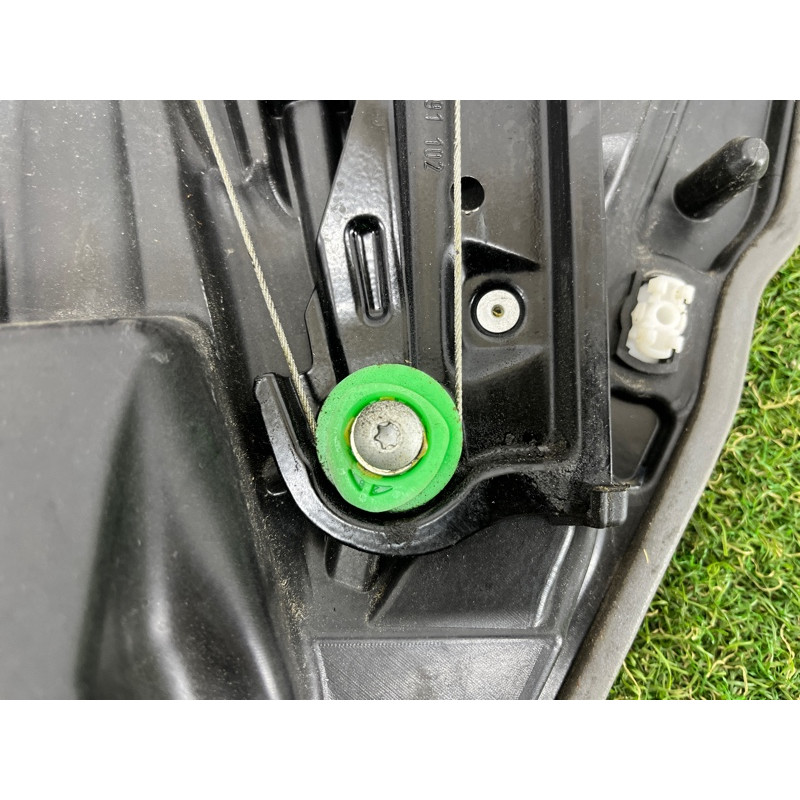 Механизм стеклоподъемника с мотором (кузов и элементы) Volkswagen Touareg FL 2015 3.6 7P6839461A