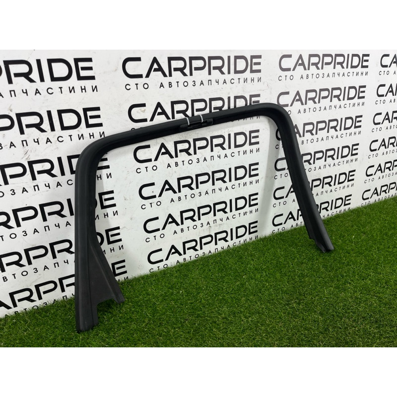 Внутрішній молдинг скла (зовнішні елементи кузова) Volkswagen Touareg FL 2015 3.6 7P686768582V