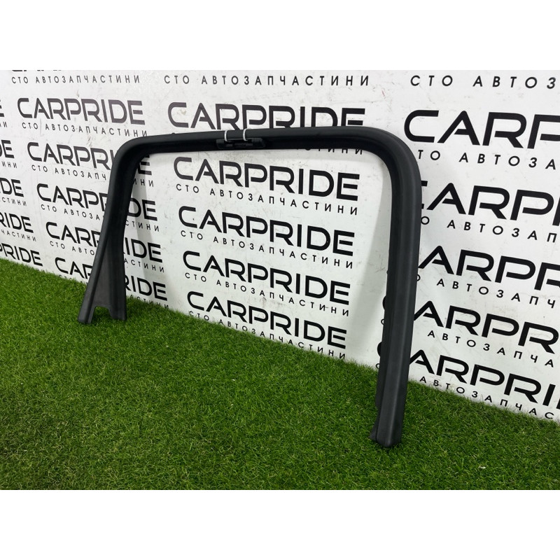 Внутрішній молдинг скла (зовнішні елементи кузова) Volkswagen Touareg FL 2015 3.6 7P686768582V