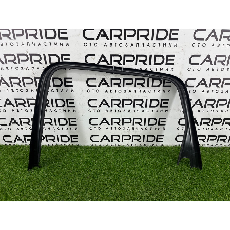 Внутрішній молдинг скла (зовнішні елементи кузова) Volkswagen Touareg FL 2015 3.6 7P686768582V