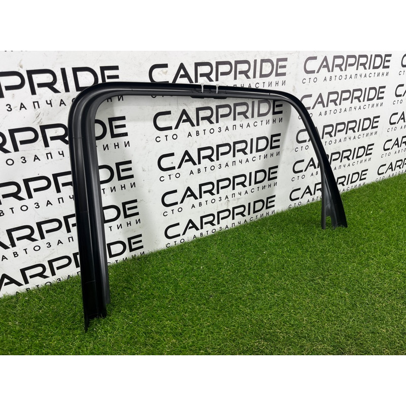 Внутрішній молдинг скла (зовнішні елементи кузова) Volkswagen Touareg FL 2015 3.6 7P686768582V