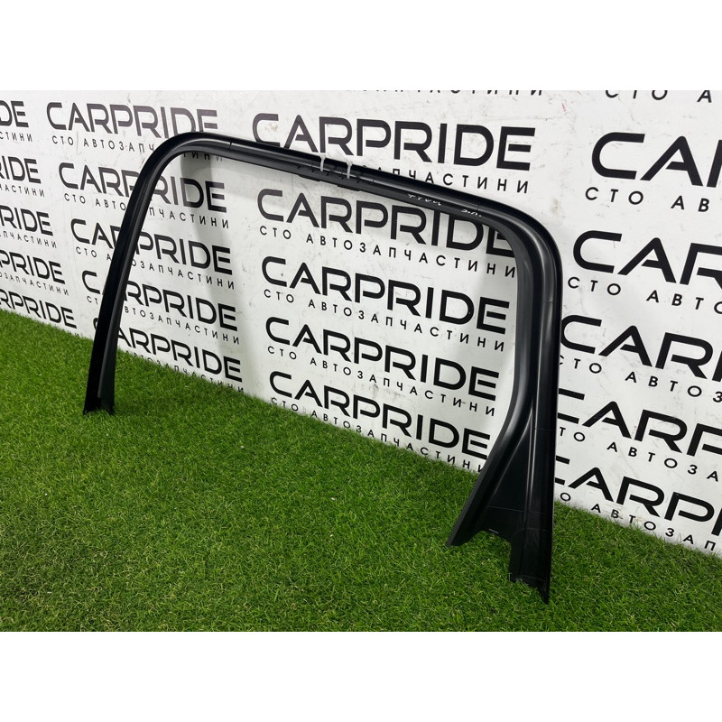 Внутрішній молдинг скла (зовнішні елементи кузова) Volkswagen Touareg FL 2015 3.6 7P686768582V