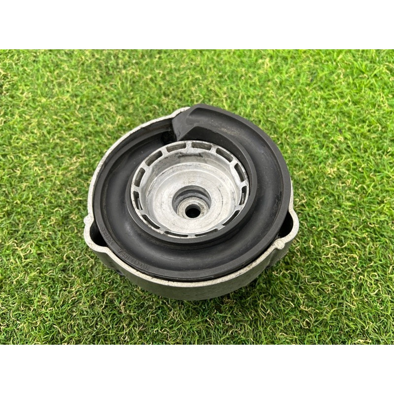 Опора стойки (подвеска) Volkswagen Touareg NF 2011 3.6 7P0412321A