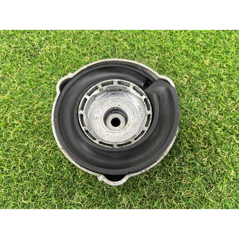 Опора стойки (подвеска) Volkswagen Touareg NF 2011 3.6 7P0412321A