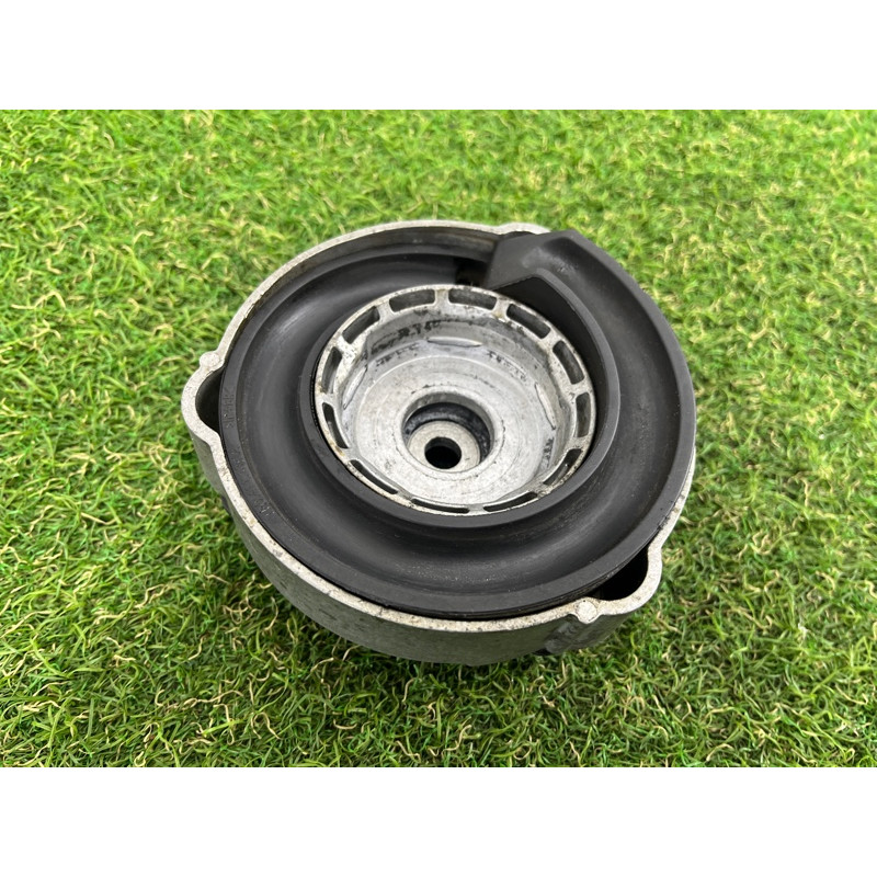 Опора стойки (подвеска) Volkswagen Touareg NF 2011 3.6 7P0412321A