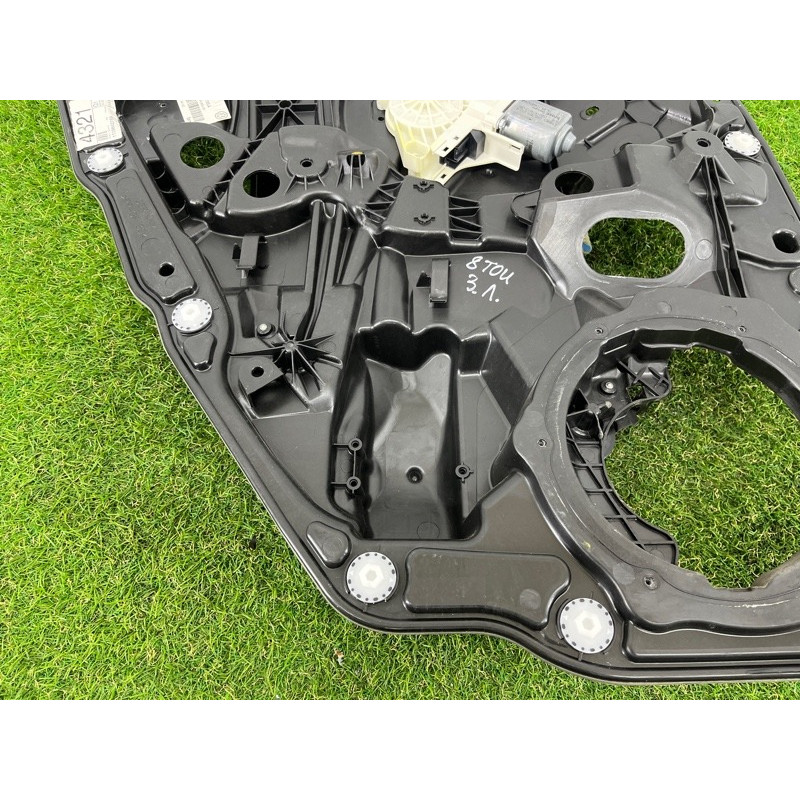 Механізм склопідйомника з мотором (кузов і елементи) Volkswagen Touareg II NF 2013 3.0 7P6839461A
