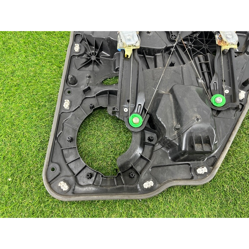 Механізм склопідйомника з мотором (кузов і елементи) Volkswagen Touareg II NF 2013 3.0 7P6839461A
