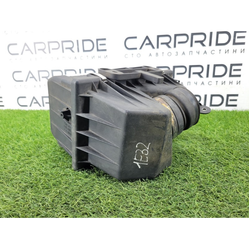 Корпус воздушного фильтра (впускная система) BMW 7-series E32 1990 M70b50 13711718312