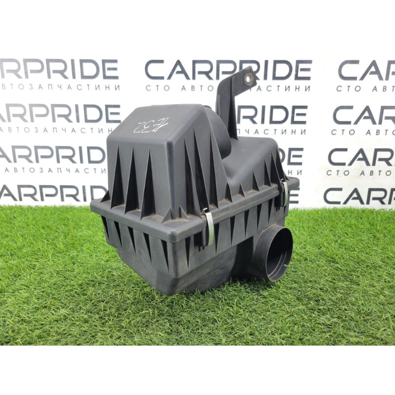 Корпус воздушного фильтра (впускная система) BMW 7-series E32 1990 M70b50 13711718311