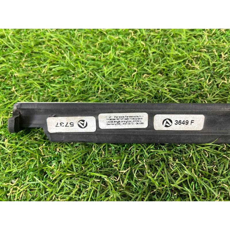 Молдинг скла (кузов і елементи) Volkswagen Touareg NF 2012 3.6 7P0839475F7Z7