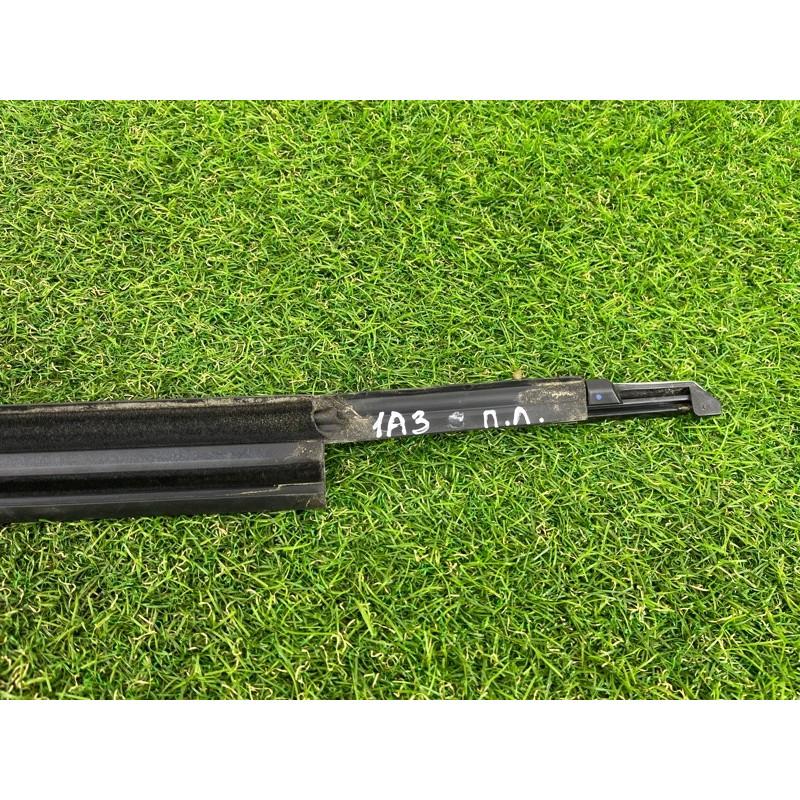 Молдинг стекла (кузов и элементы) AUDI A3 8V 2015 1.8 8V5853283B2ZZ