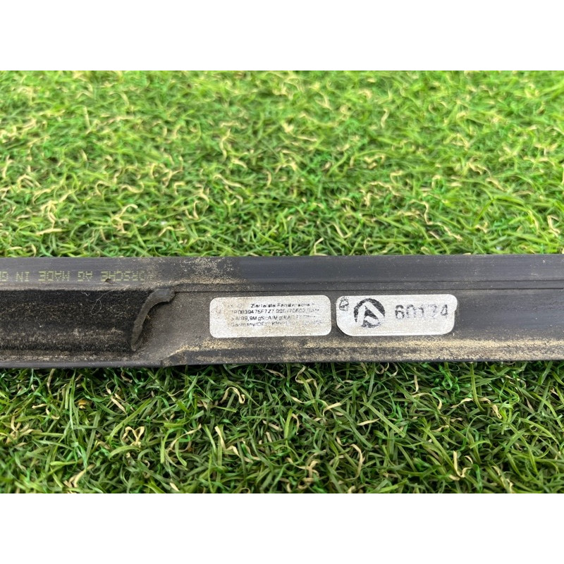 Молдинг скла (кузов і елементи) Volkswagen Touareg NF 2012 3.0 7P0839475F7Z7