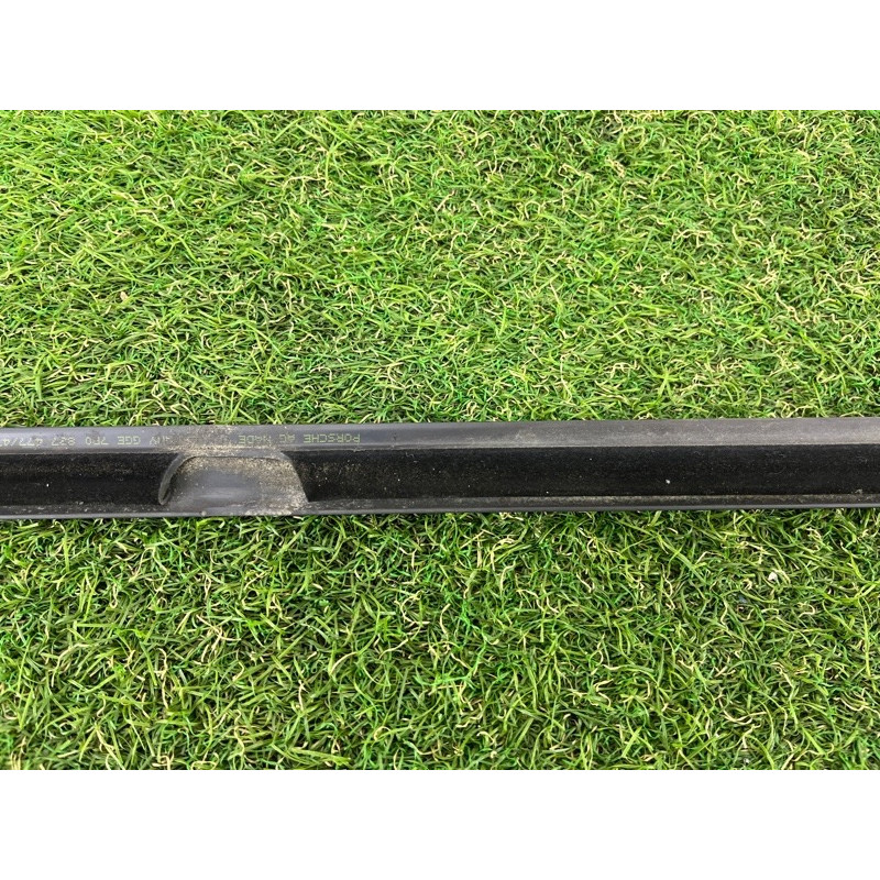Молдинг скла (кузов і елементи) Volkswagen Touareg NF 2012 3.0 7P0837475H7Z7