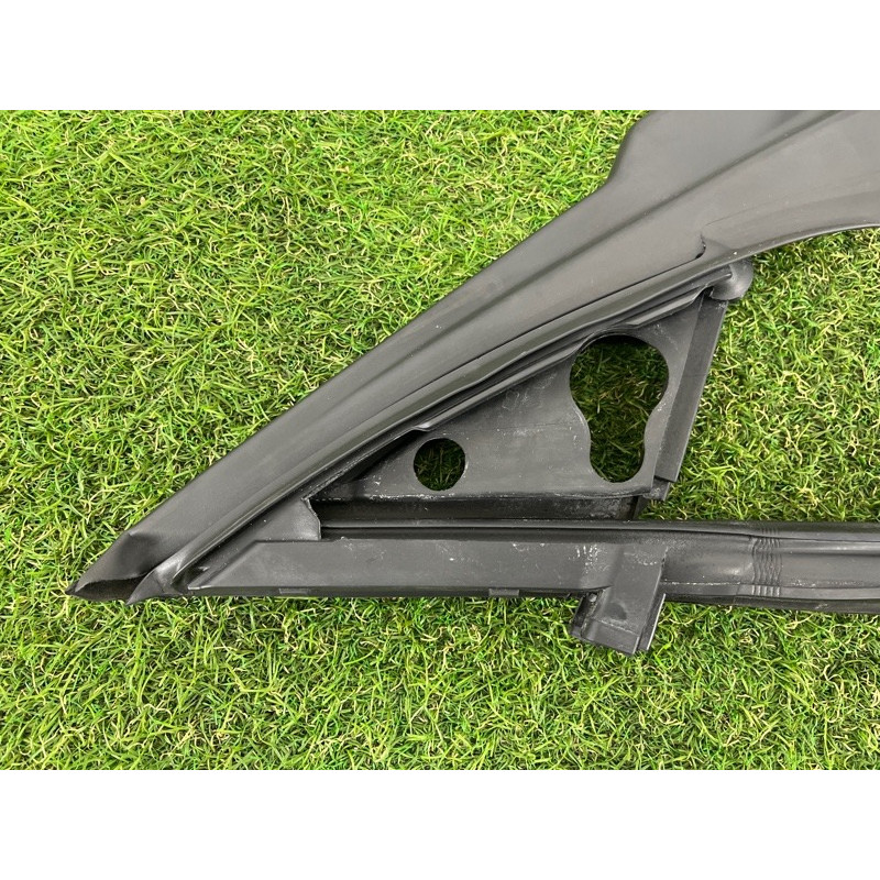 Молдинг скла (кузов і елементи) BMW 2-series F22 2015 2.0 51337268419