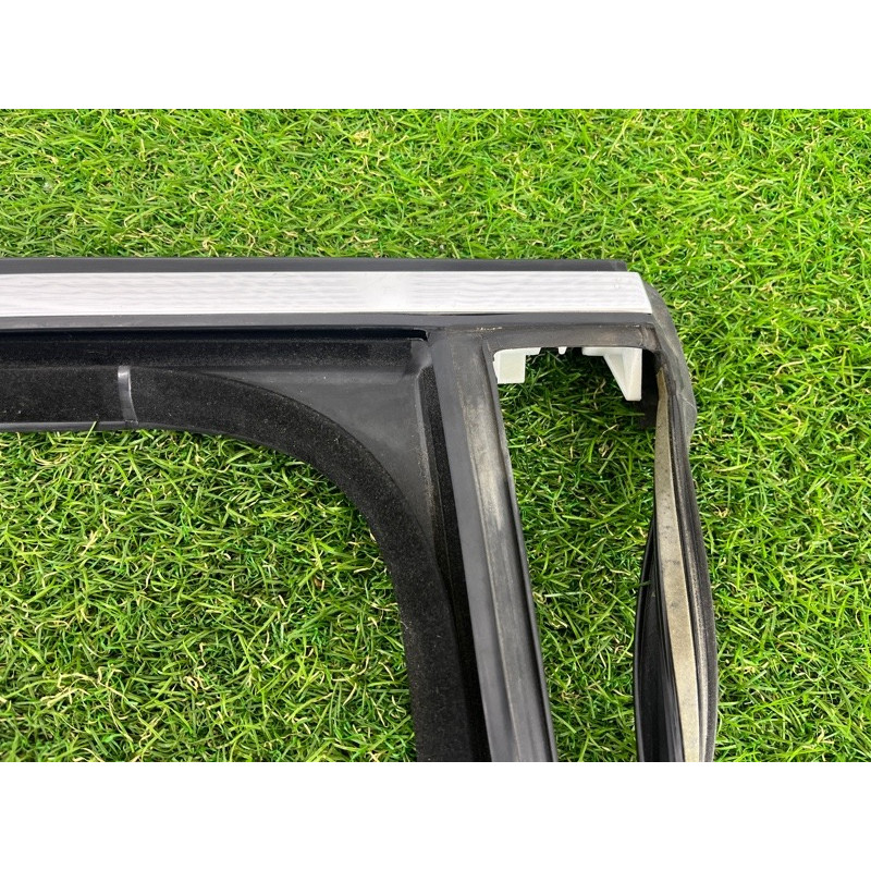 Ущільнювач скла дверей (кузов і елементи) Volkswagen Touareg NF 2012 3.0 7P0839432L