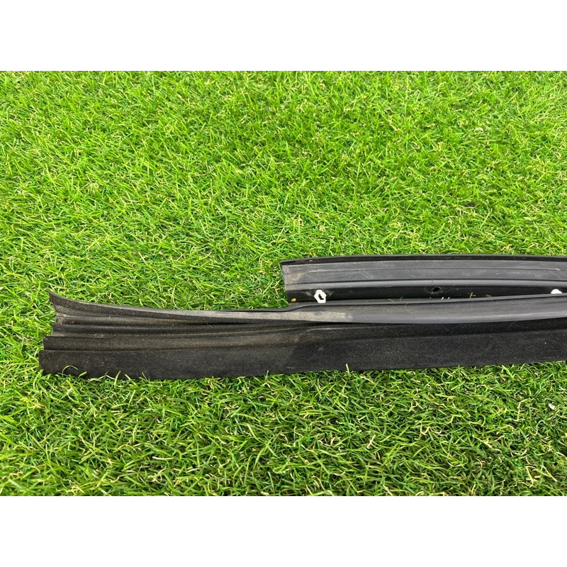 Ущільнювач скла дверей (кузов і елементи) Volkswagen Touareg NF 2012 3.0 7P0839432L