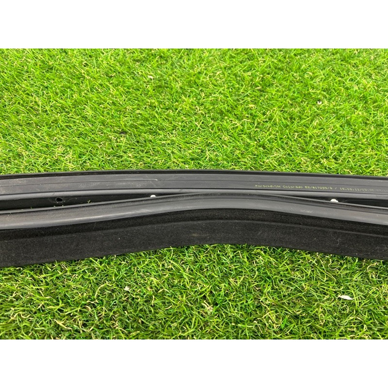 Ущільнювач скла дверей (кузов і елементи) Volkswagen Touareg NF 2012 3.0 7P0839432L