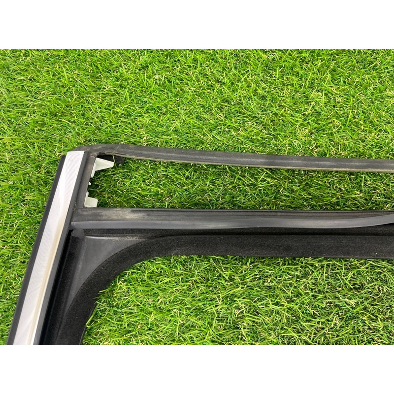 Ущільнювач скла дверей (кузов і елементи) Volkswagen Touareg NF 2012 3.0 7P0839432L