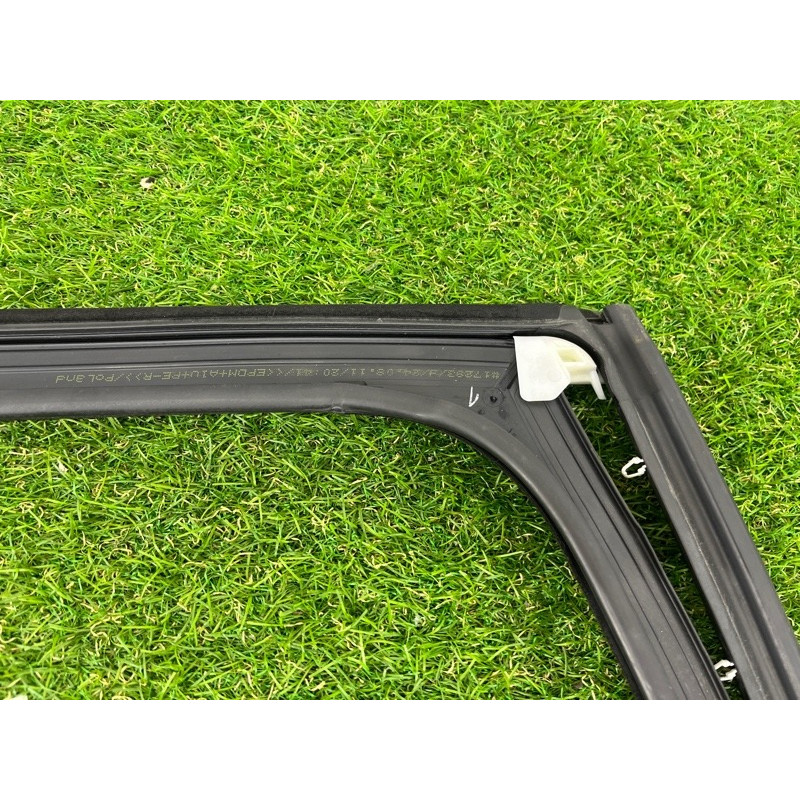 Ущільнювач скла дверей (кузов і елементи) Volkswagen Touareg NF 2012 3.0 7P0839432L