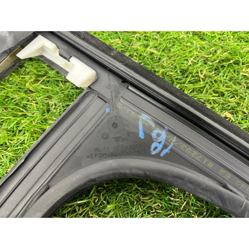 Ущільнювач скла дверей (кузов і елементи) Volkswagen Touareg NF 2012 3.0 7P0839432L