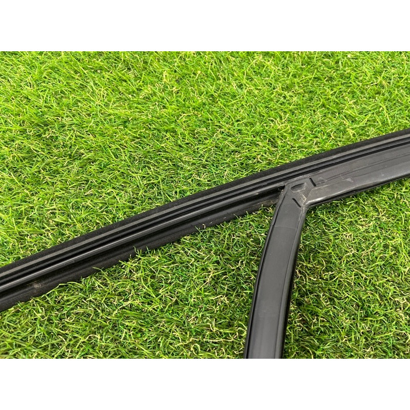 Ущільнювач скла дверей (кузов і елементи) Volkswagen Touareg NF 2012 3.0 7P0837432H5AP