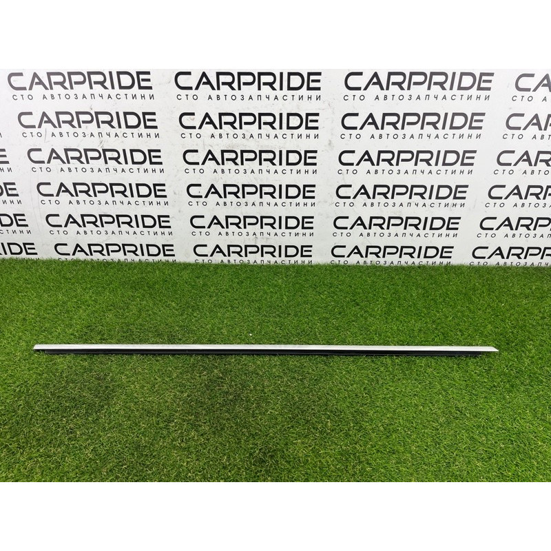 Уплотнитель стекла двери (кузов и элементы) Volkswagen Touareg FL 2015 3.6 7P0837476H7Z7