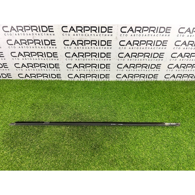 Уплотнитель стекла двери (кузов и элементы) Volkswagen Touareg FL 2015 3.6 7P0837476H7Z7