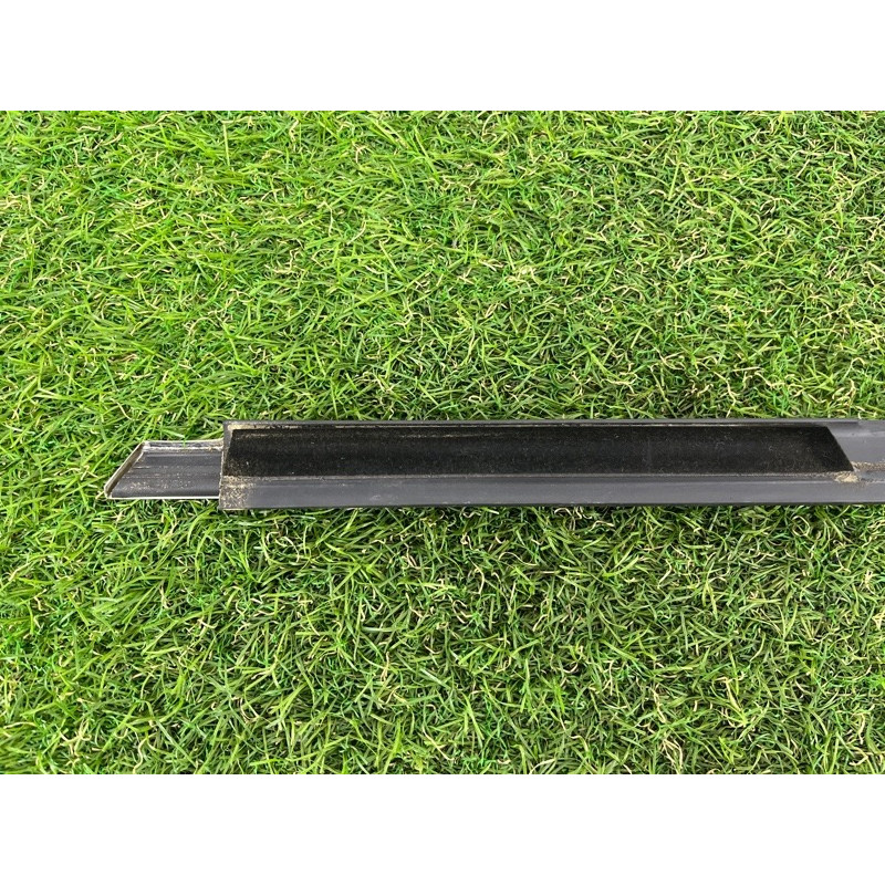 Уплотнитель стекла двери (кузов и элементы) Volkswagen Touareg FL 2015 3.6 7P0837476H7Z7