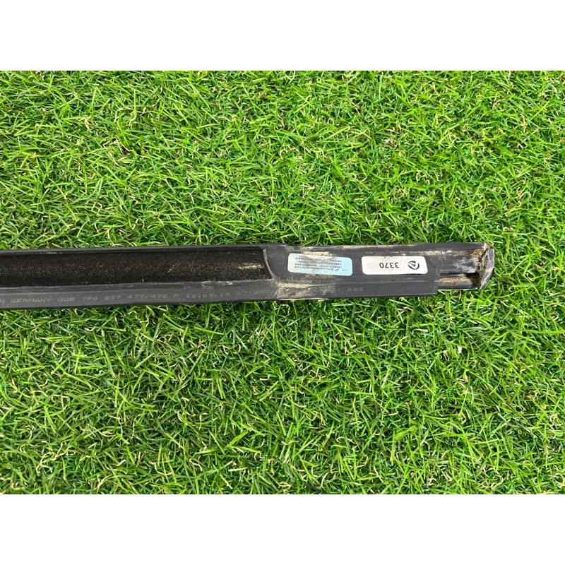 Уплотнитель стекла двери (кузов и элементы) Volkswagen Touareg FL 2015 3.6 7P0837476H7Z7