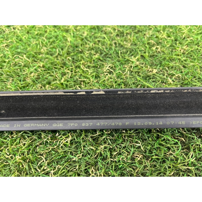 Уплотнитель стекла двери (кузов и элементы) Volkswagen Touareg FL 2015 3.6 7P0837476H7Z7