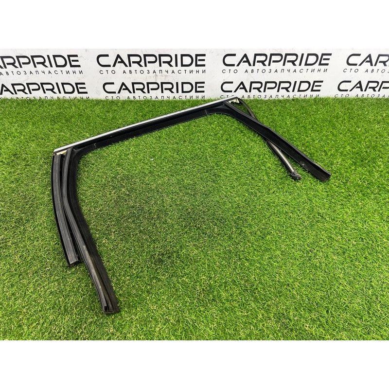 Ущільнювач скла дверей (кузов і елементи) Volkswagen Touareg NF 2011 3.6 7P0839432L