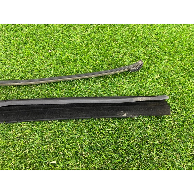 Ущільнювач скла дверей (кузов і елементи) Volkswagen Touareg NF 2011 3.6 7P0839432L