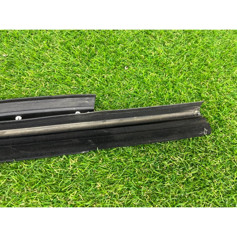 Ущільнювач скла дверей (кузов і елементи) Volkswagen Touareg NF 2012 3.6 7P0839431J