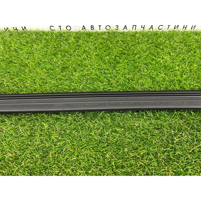 Ущільнювач скла дверей (кузов і елементи) Volkswagen Touareg NF 2012 3.6 7P0839431J