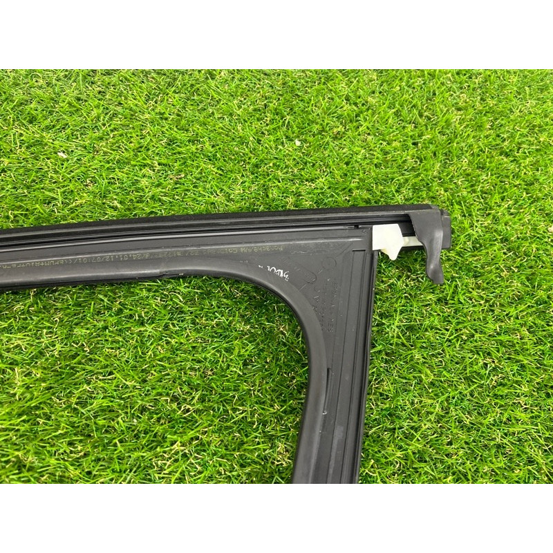 Ущільнювач скла дверей (кузов і елементи) Volkswagen Touareg NF 2012 3.6 7P0837432H5AP