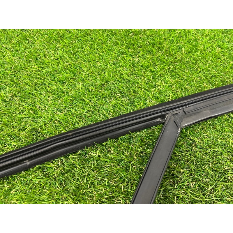 Ущільнювач скла дверей (кузов і елементи) Volkswagen Touareg NF 2011 3.6 7P0837432H5AP