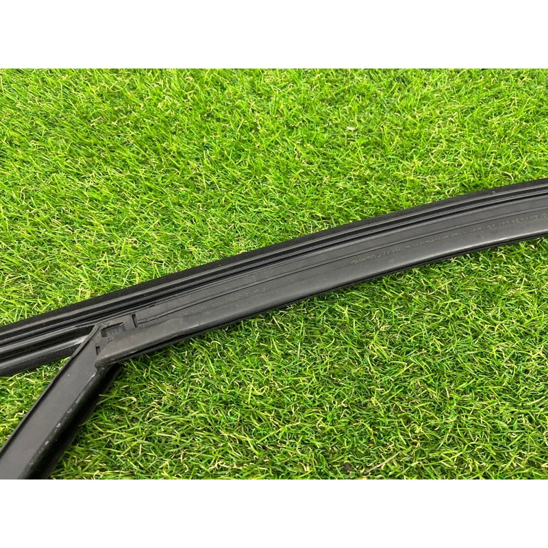 Ущільнювач скла дверей (кузов і елементи) Volkswagen Touareg NF 2011 3.6 7P0837432H5AP