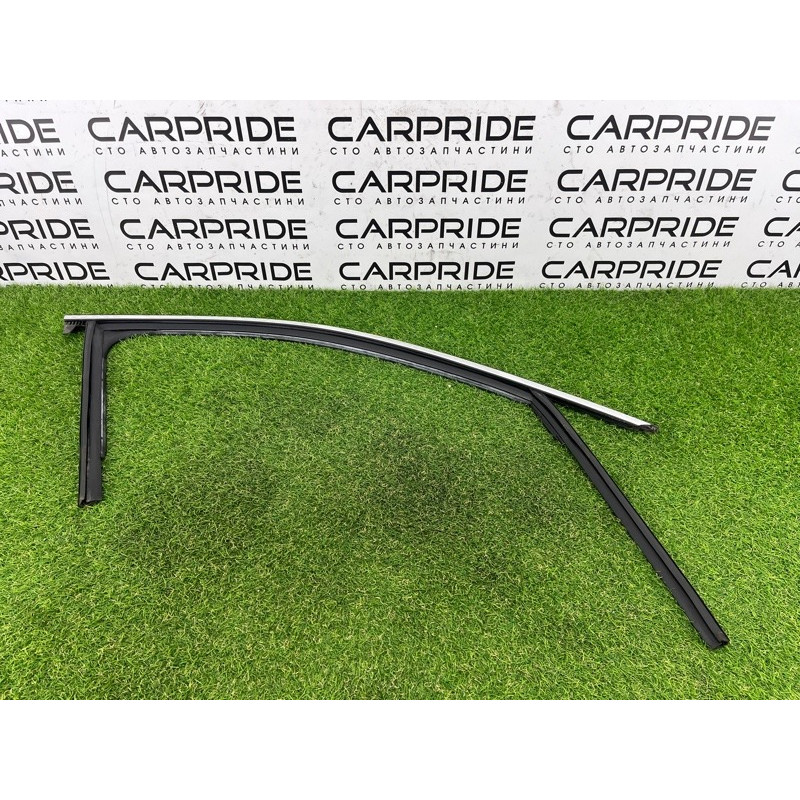 Молдинг стекла (кузов и элементы) AUDI A3 8V 2015 1.8 8V5837432B