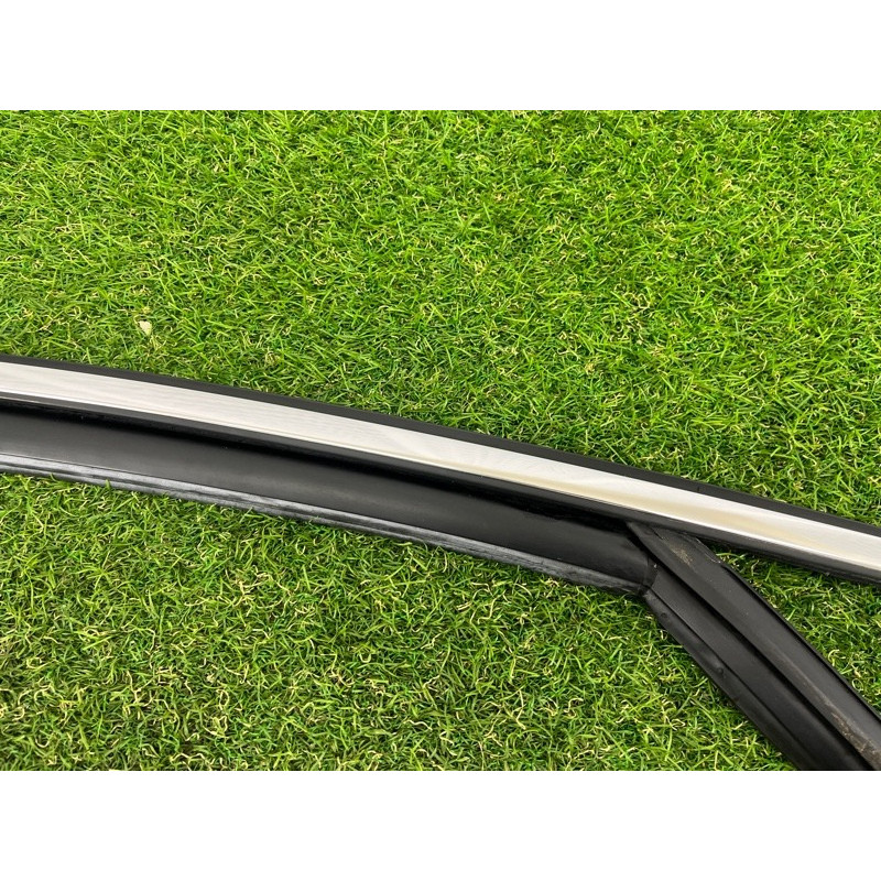 Молдинг стекла (кузов и элементы) AUDI A3 8V 2015 1.8 8V5837432B