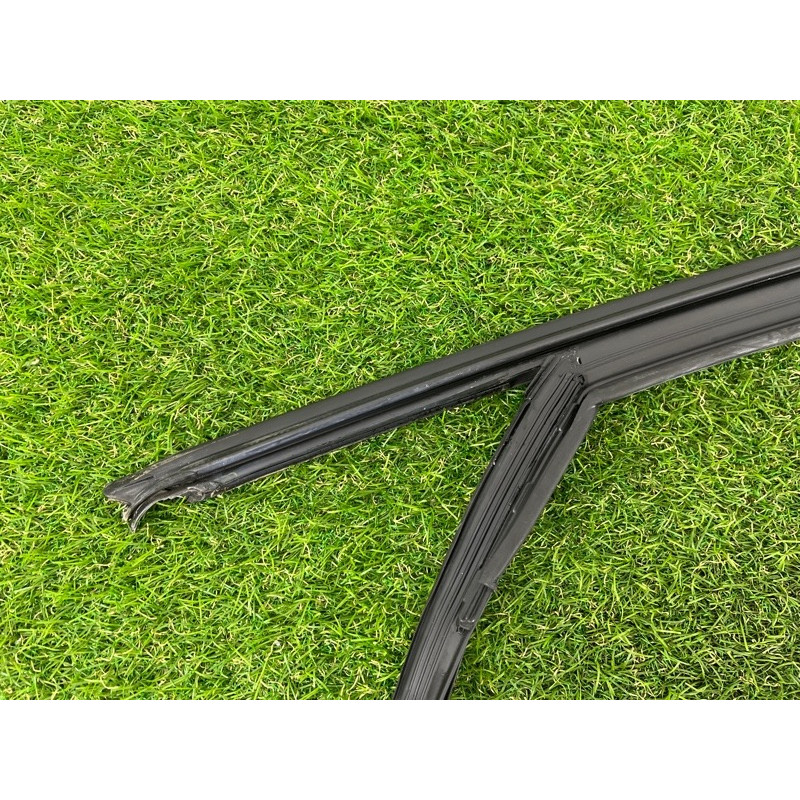 Молдинг стекла (кузов и элементы) AUDI A3 8V 2015 1.8 8V5837432B