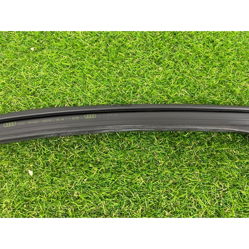 Молдинг стекла (кузов и элементы) AUDI A3 8V 2015 1.8 8V5837432B