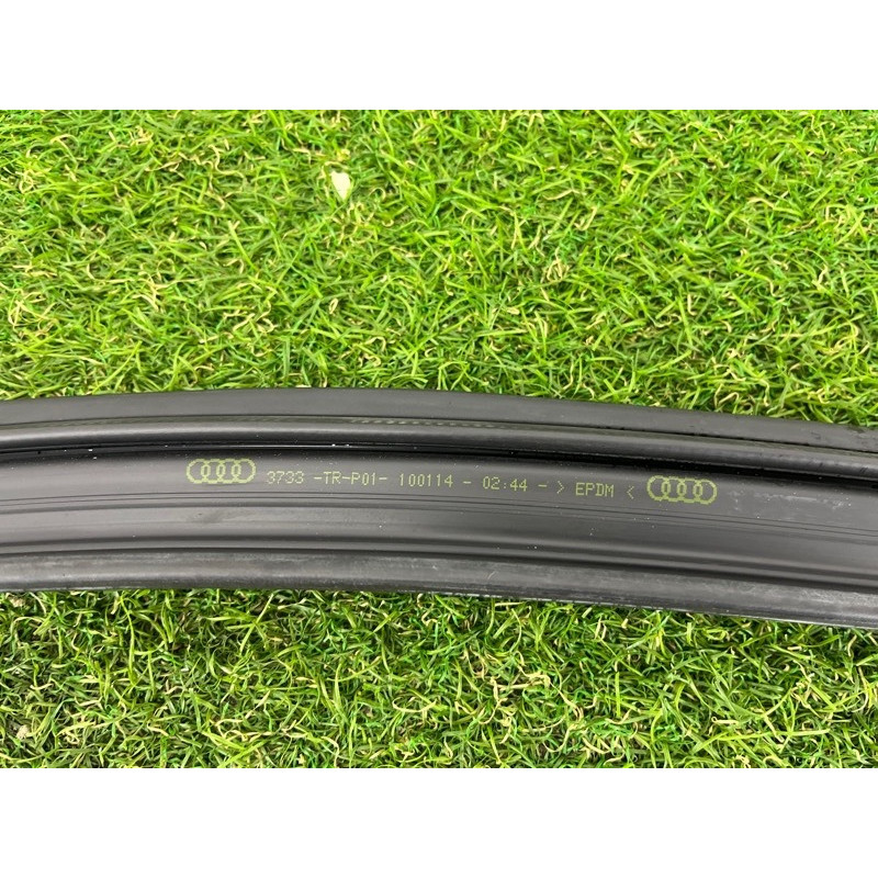 Молдинг стекла (кузов и элементы) AUDI A3 8V 2015 1.8 8V5837432B