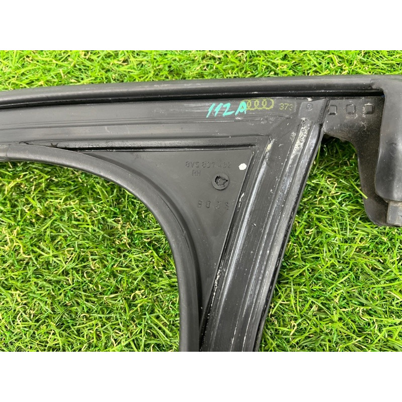 Молдинг стекла (кузов и элементы) AUDI A3 8V 2015 1.8 8V5837432B