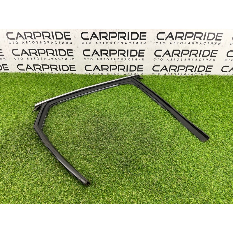 Молдинг стекла (кузов и элементы) AUDI A3 8V 2015 1.8 8V5839432C