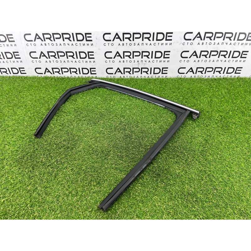 Молдинг стекла (кузов и элементы) AUDI A3 8V 2015 1.8 8V5839432C