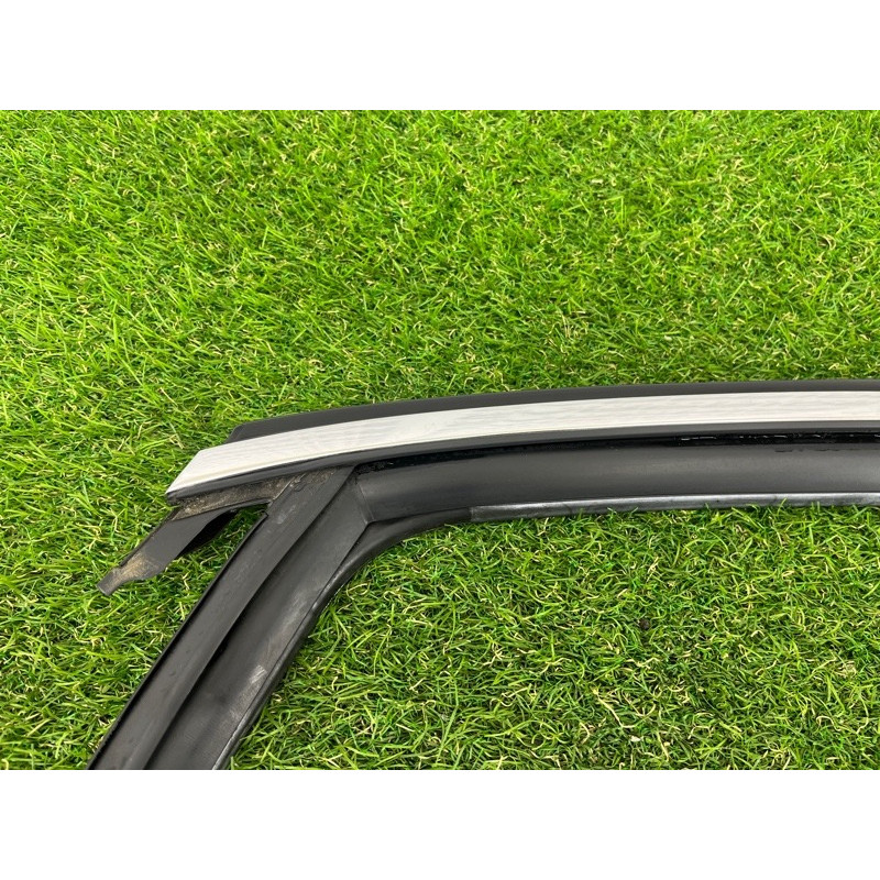 Молдинг стекла (кузов и элементы) AUDI A3 8V 2015 1.8 8V5839432C