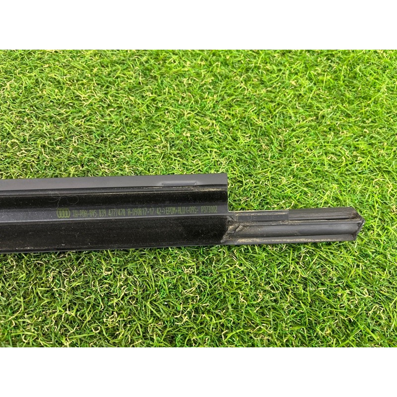 Молдинг стекла (кузов и элементы) AUDI A3 8V 2018 2.0 CZRA 8V5839478A