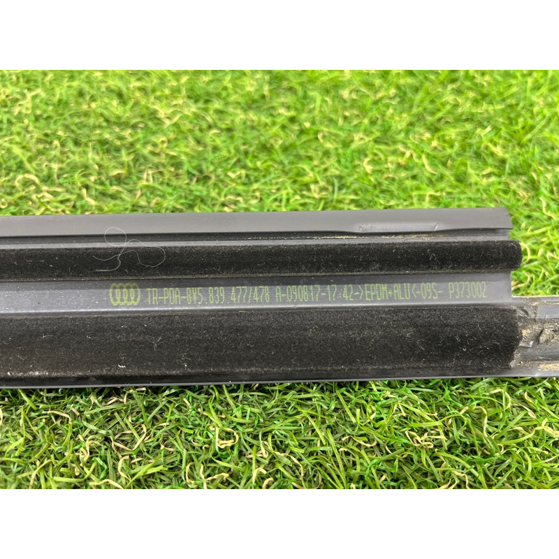 Молдинг стекла (кузов и элементы) AUDI A3 8V 2018 2.0 CZRA 8V5839478A