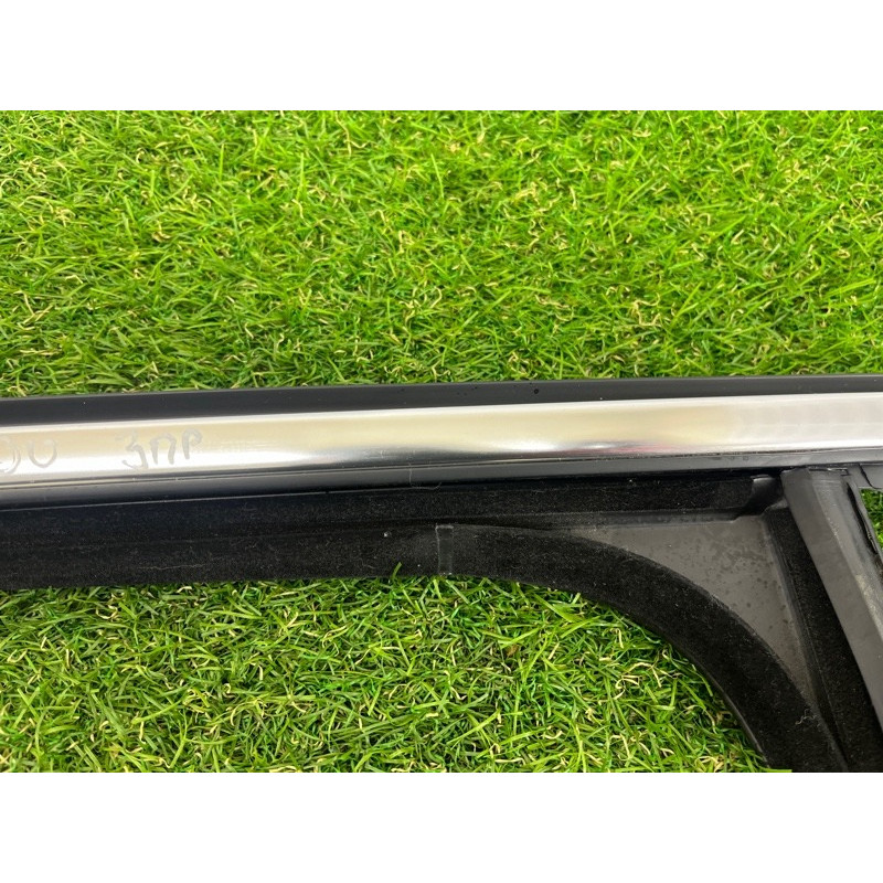 Ущільнювач скла дверей (кузов і елементи) Volkswagen Touareg NF 2012 3.6 7P0839432L